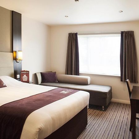 Premier Inn Мертир-Тидвилл Экстерьер фото