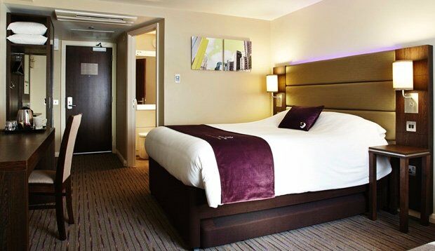 Premier Inn Мертир-Тидвилл Экстерьер фото